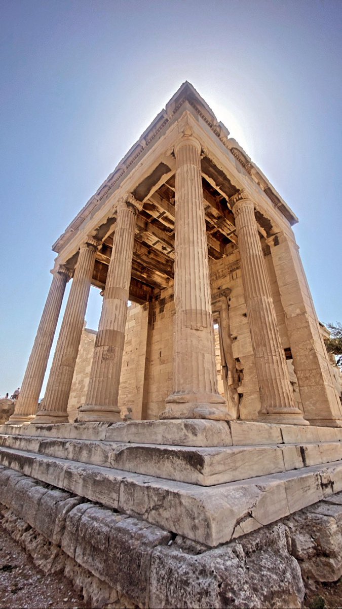 elipellini's tweet photo. #LovEly #Atene 🇬🇷💙 #partenone🏛
Il Partenone racchiude un’armonica sintesi di #utilità, #solidità e #piacevolezza.
Il Partenone è un cubo #sovrano che guarda il mare. https://t.co/Vj3OL1K2FP
