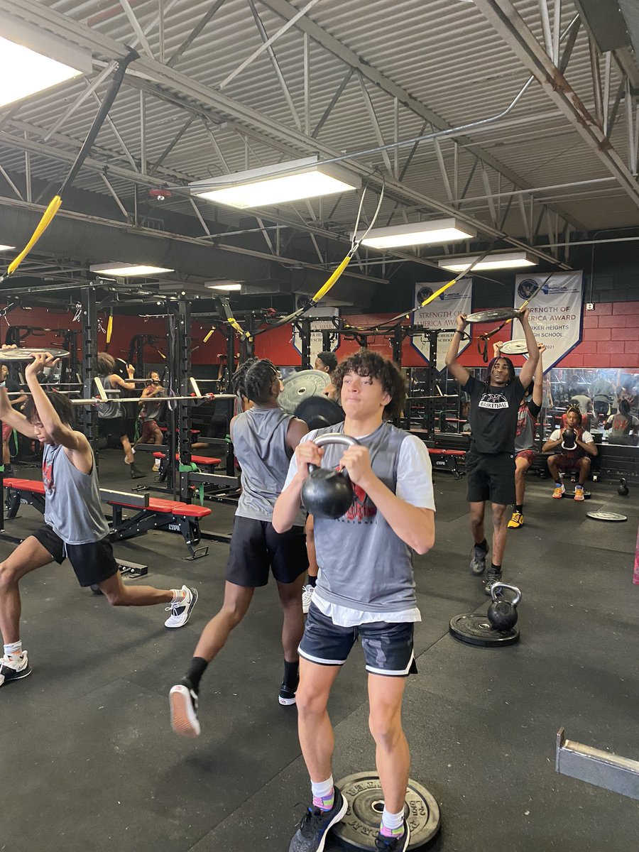 HHKnightsHoops's tweet photo. Knights getting in their morning workout! Preparation is Key! https://t.co/Ib2curSBbH
