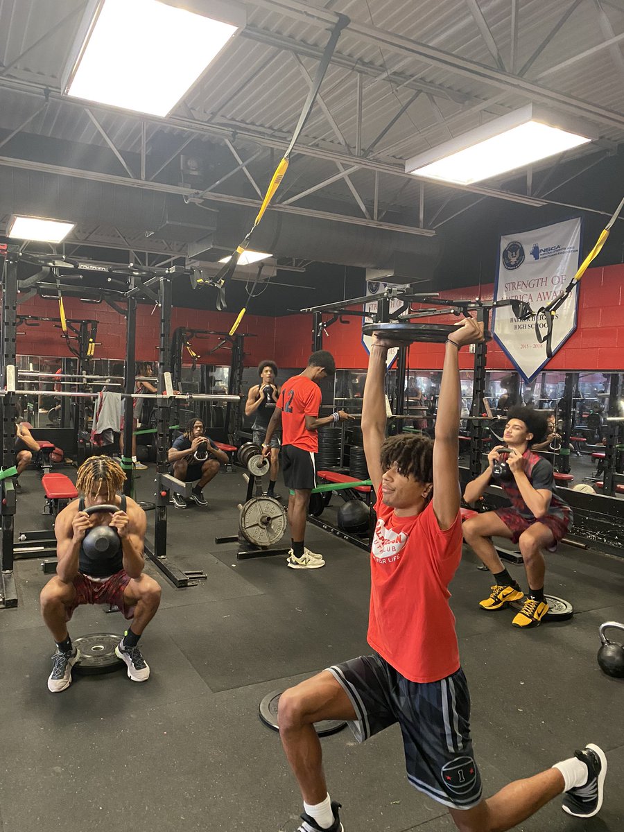 HHKnightsHoops's tweet photo. Knights getting in their morning workout! Preparation is Key! https://t.co/Ib2curSBbH