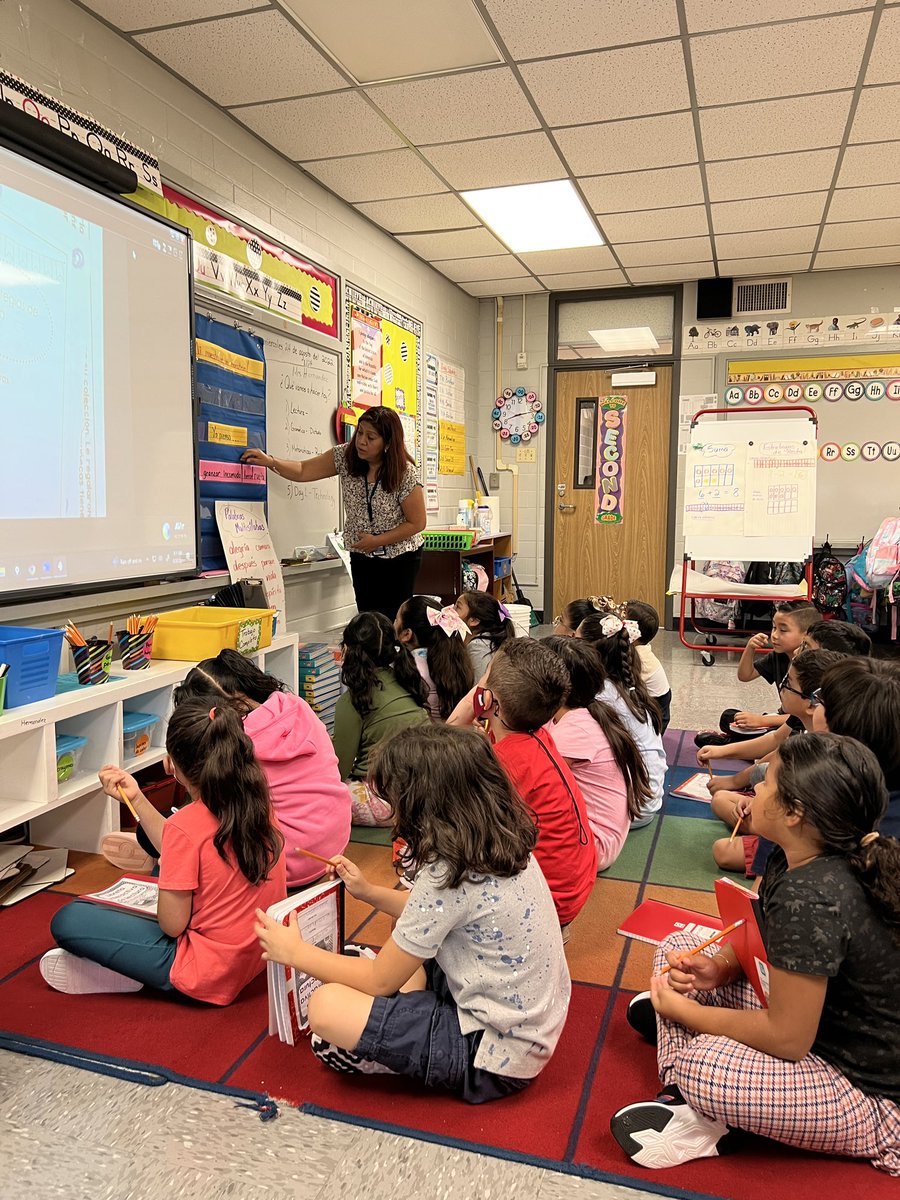Peer observations starting a little bit earlier this year to help out our new teachers. Thanks so much Mrs. Hernandez for welcoming us into your class ♥️🥰 #wehelpeachother @Garfield_Gators #pisdlachat