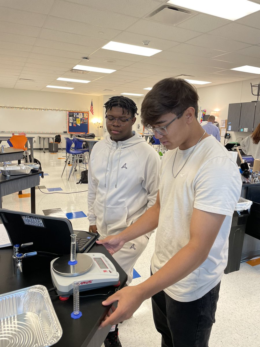 Dr_Shelmire's tweet photo. Nothing like starting your morning in AP Environmental Science with students creating their own lab to measure which brand of paper towels is most absorbent! 🧡💙 @jwnichols https://t.co/j7yj3mBBqE
