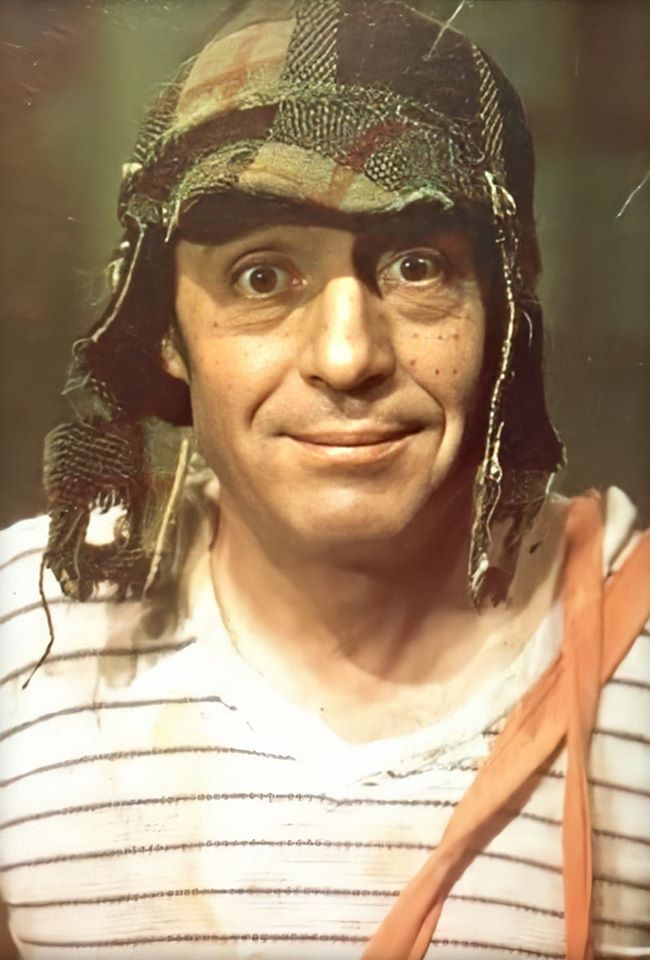 ChavesEChapolin's tweet photo. Há exatamente 38 anos atrás, era a vez do Chavinho estrear no Brasil! Sendo que o primeiro episódio exibido foi o clássico (e muitas vezes controverso) "O matador de lagartixas" de 1976! 💚💛 #CH #Chaves #Estreia #SBT #humor #comedia #VoltaCH @SBTonline @varedg https://t.co/lLTQbE7oRX
