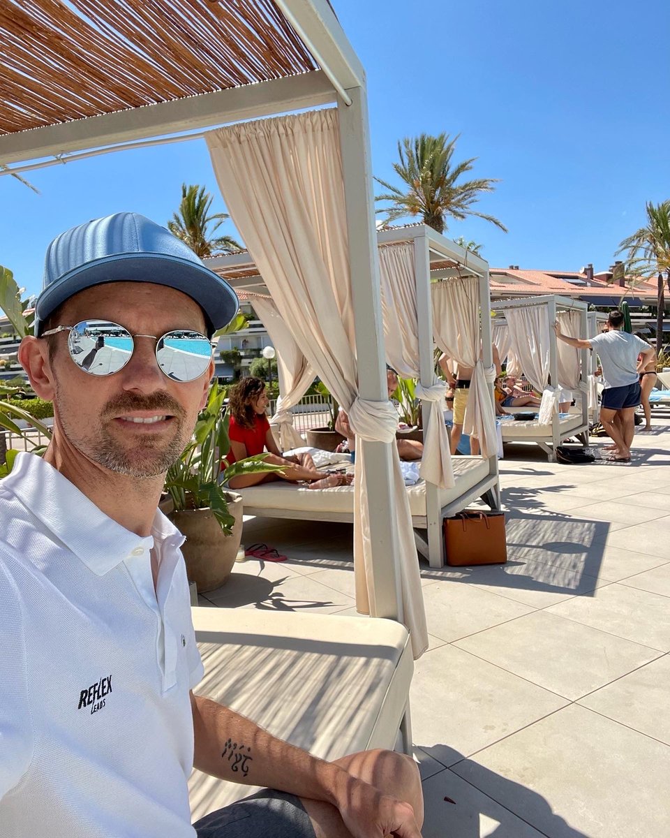 reflexaff's tweet photo. We believe that by promoting a healthy work-life balance and investing in our team members well-being, we're able to create a more productive, enjoyable and successful workplace 🚀
#salesworkshop #teammeeting #workshop #corporateculture #workwithus #employeeexperience  #teamwork https://t.co/DlAC0C4O1L