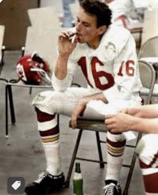AVReneeKC's tweet photo. I think the reason I became a football fan was because of #LenDawson. May he forever Rest In Peace 🙏 Thanks for all the memories &amp; know you’ll always be a part of #ChiefsKingdom ❤️🏈💛 #saddayinKC #HOFQB #SuperBowlMVP https://t.co/hznqaRyunH