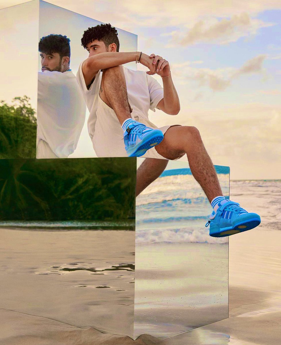 bbunnyontour's tweet photo. BAD BUNNY para ADIDAS 💙 https://t.co/LIIj1qHJef