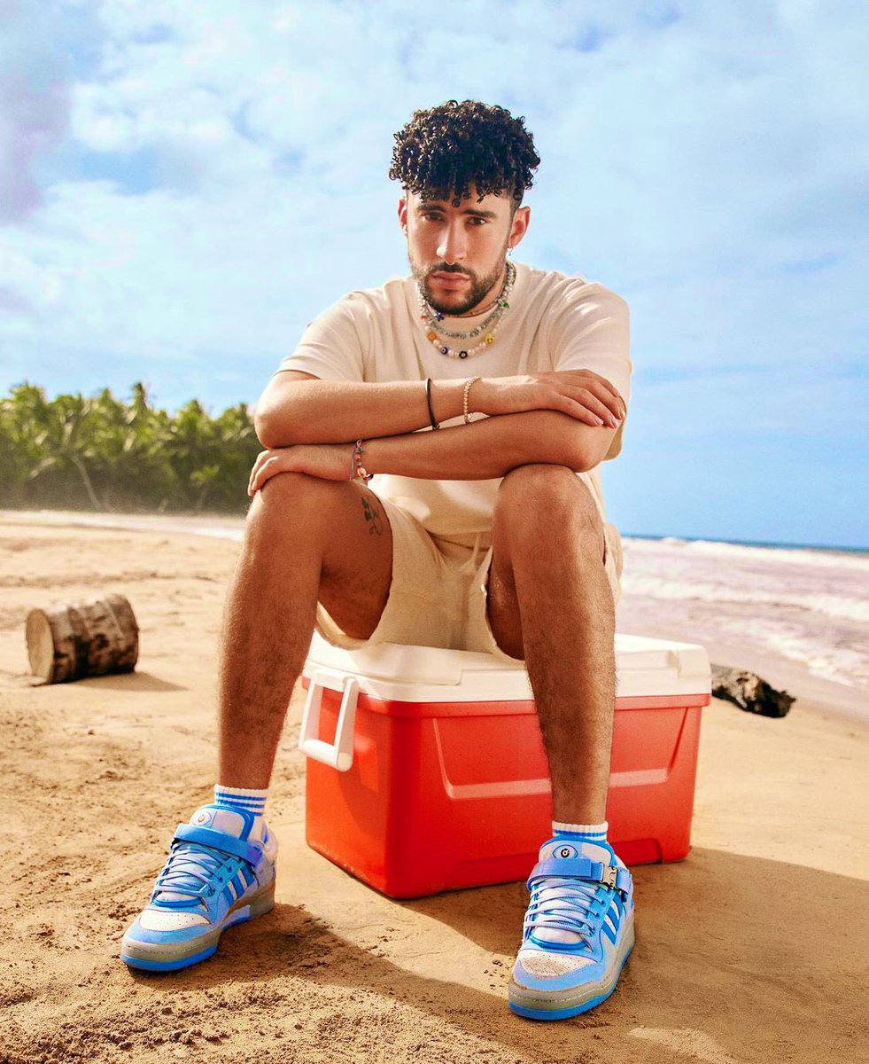 bbunnyontour's tweet photo. BAD BUNNY para ADIDAS 💙 https://t.co/LIIj1qHJef