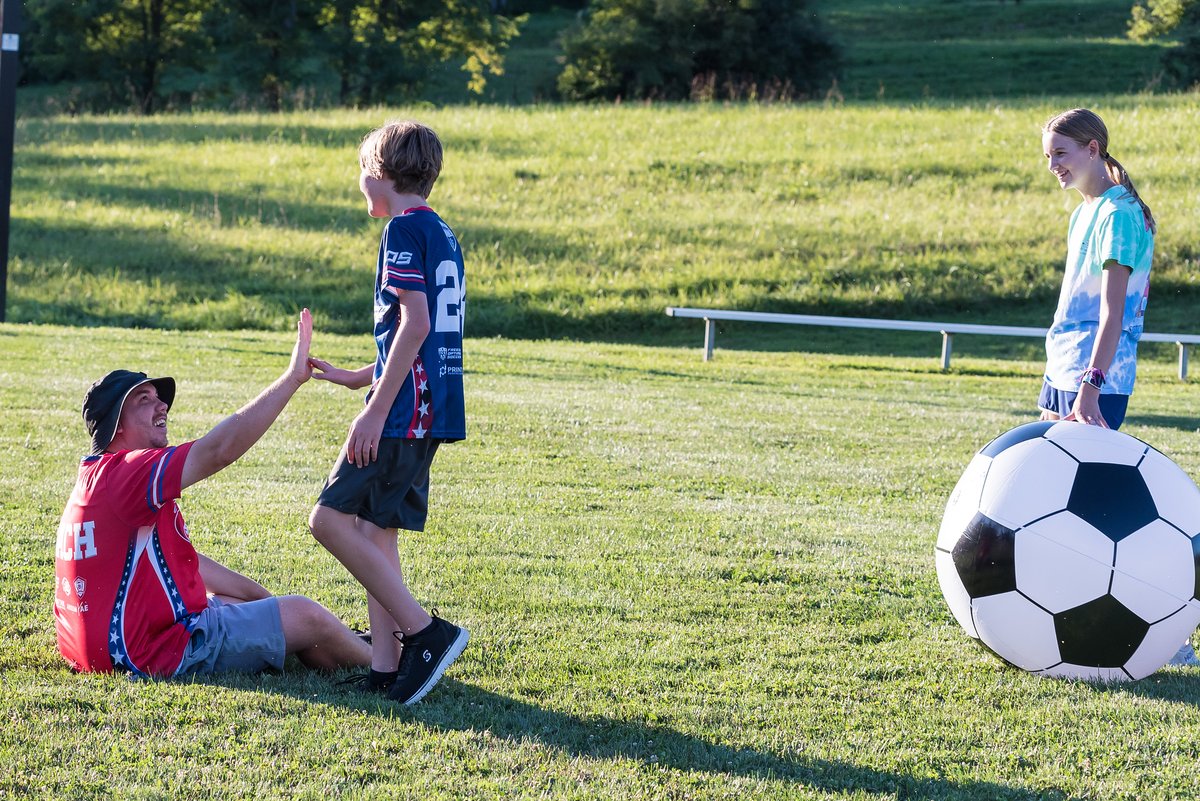 AriumAE's tweet image. #AriumAE is a proud sponsor of the @fosoccermd Shooting Stars program.⚽Led by Arium's Scott Walthour, the clinic provides children with special needs the opportunity to enjoy the game of soccer in a safe and supportive environment. 
#Architects #Engineers #InteriorDesigners