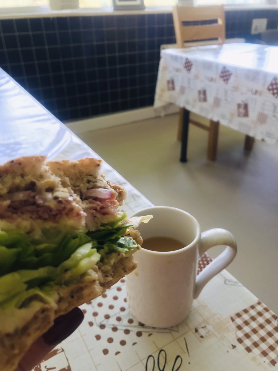 Maidin álainn caite againn ar an bhFairche agus cácaí deasa &amp; lón tugtha ar ais ag an raidió againn! B’fhiú buaileadh isteach acu ag <a href="/jcountrybakery/">Joyce Country Bakery</a> #blasta #Gaeilge #seoíanGhaeltacht