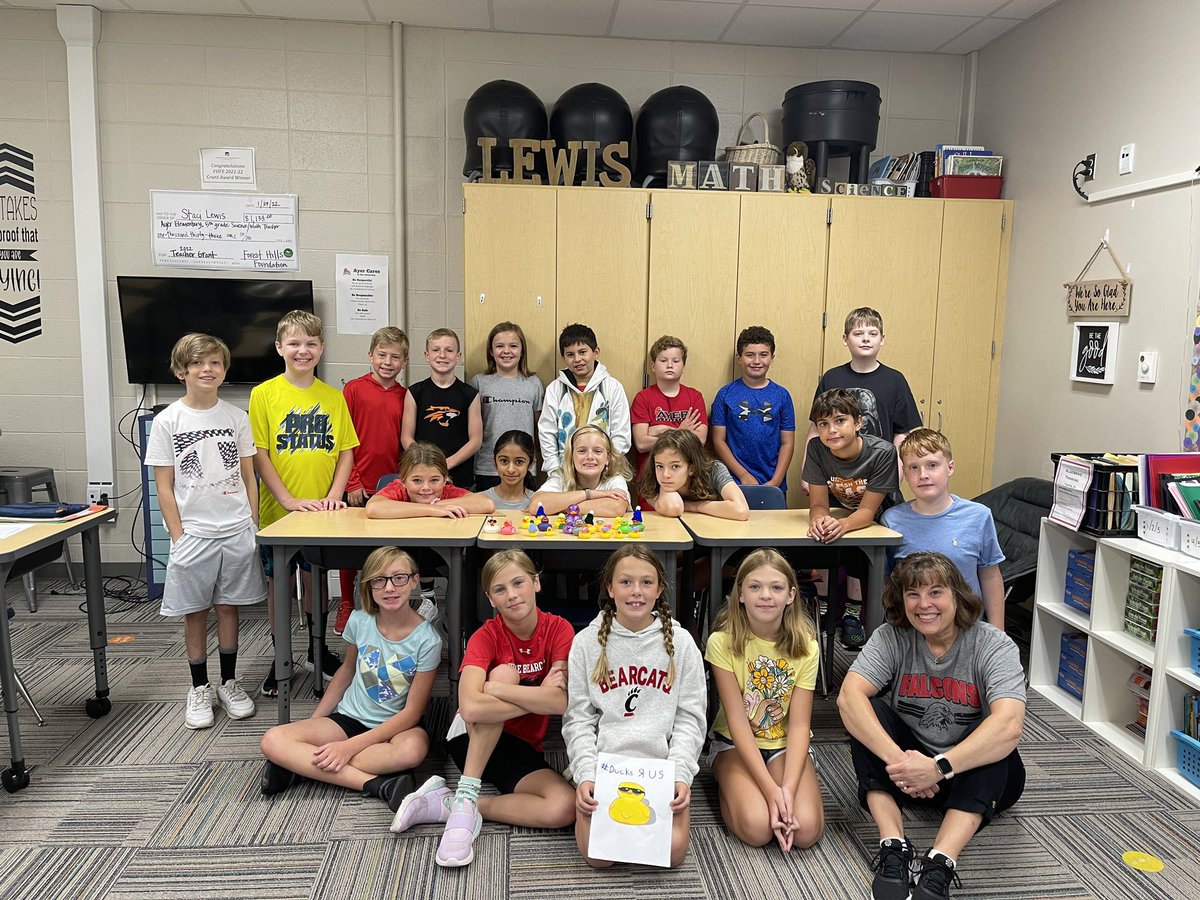 StaciLewis14's tweet photo. The Mighty Ducks!!  We are ready for a great year!!  #DucksRUs!! @ayerelementary @ https://t.co/UiUubDmmNs