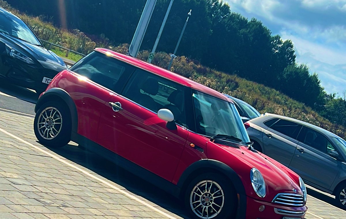 Rhiiyounit11's tweet image. It’s days like today where I want to saw her roof off and have a convertible!! 🥵☀️ #Summer #Sweatbox #Postgym