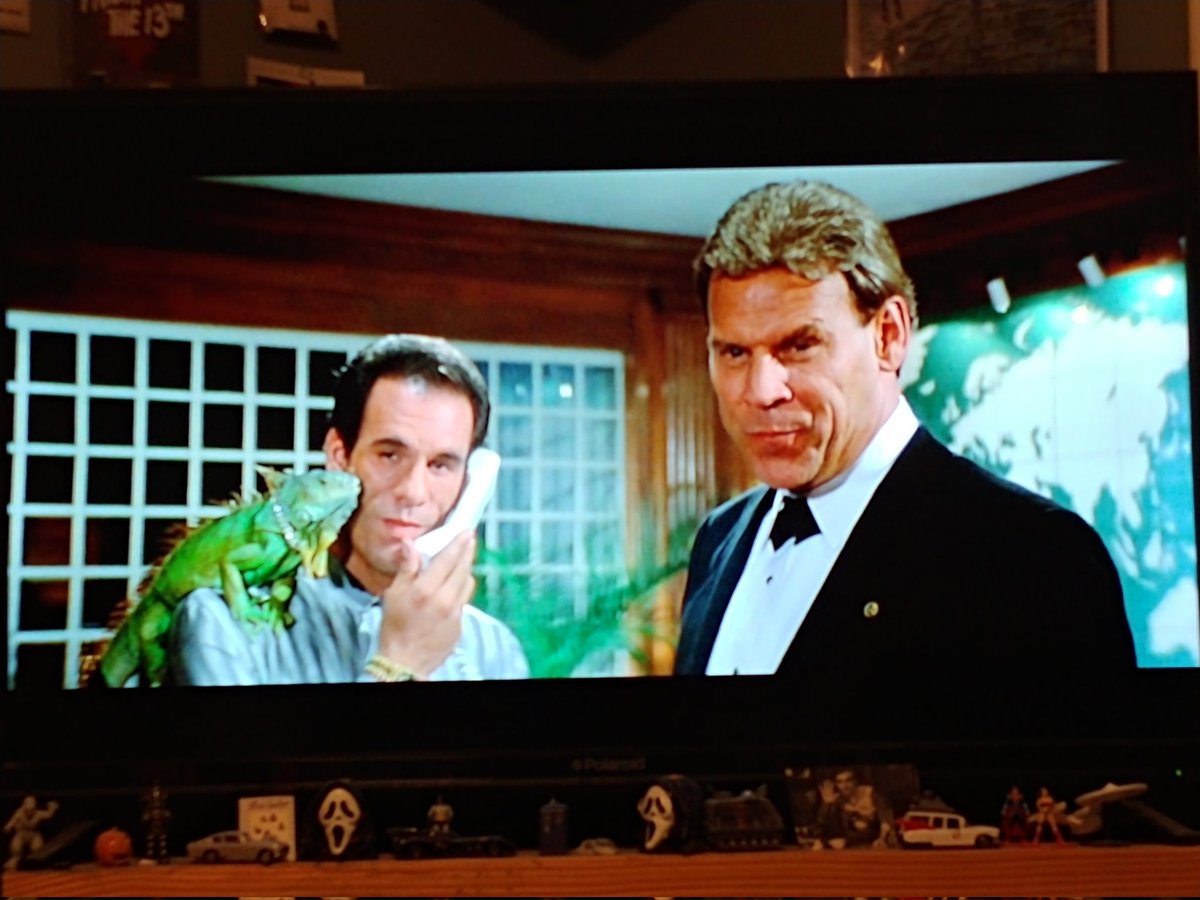 CraigLGOOH's tweet photo. #randomscreenshot #JamesBond #MutantFam https://t.co/Z1C64962oX