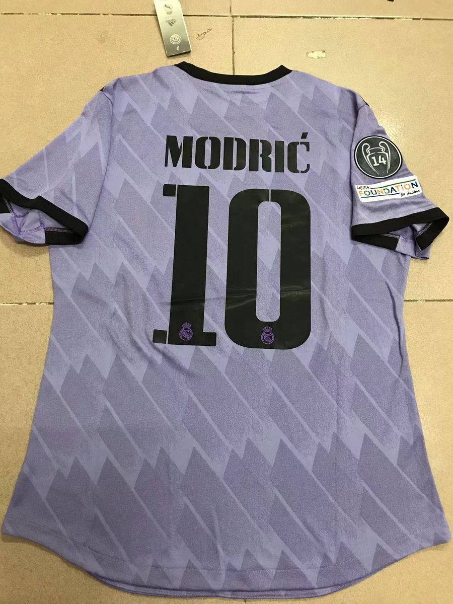 Con motivo de mi llegada a los 50k seguidores, voy a sortear junto a <a href="/Ctinfo_17/">Ctinfo_17</a> una camiseta de toda su colección retro o actual.

- RT este tuit.

- Seguir a <a href="/Ctinfo_17/">Ctinfo_17</a>.

- A mí no hace falta. 
Me la suda. Block.

Anuncio el ganador el domingo después del partido vs Espanyol.