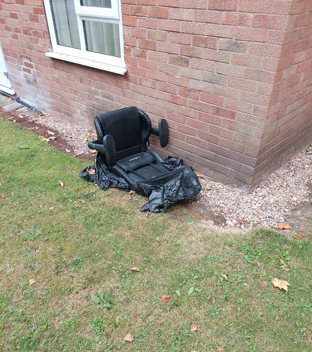 Bulk rubbish reported for removal today at Basford Road, Nottingham. Residents please report any flytipping or illegal waste dumping via the direct gov website gov.uk/report-flytipp… @pa_housing #teampurple