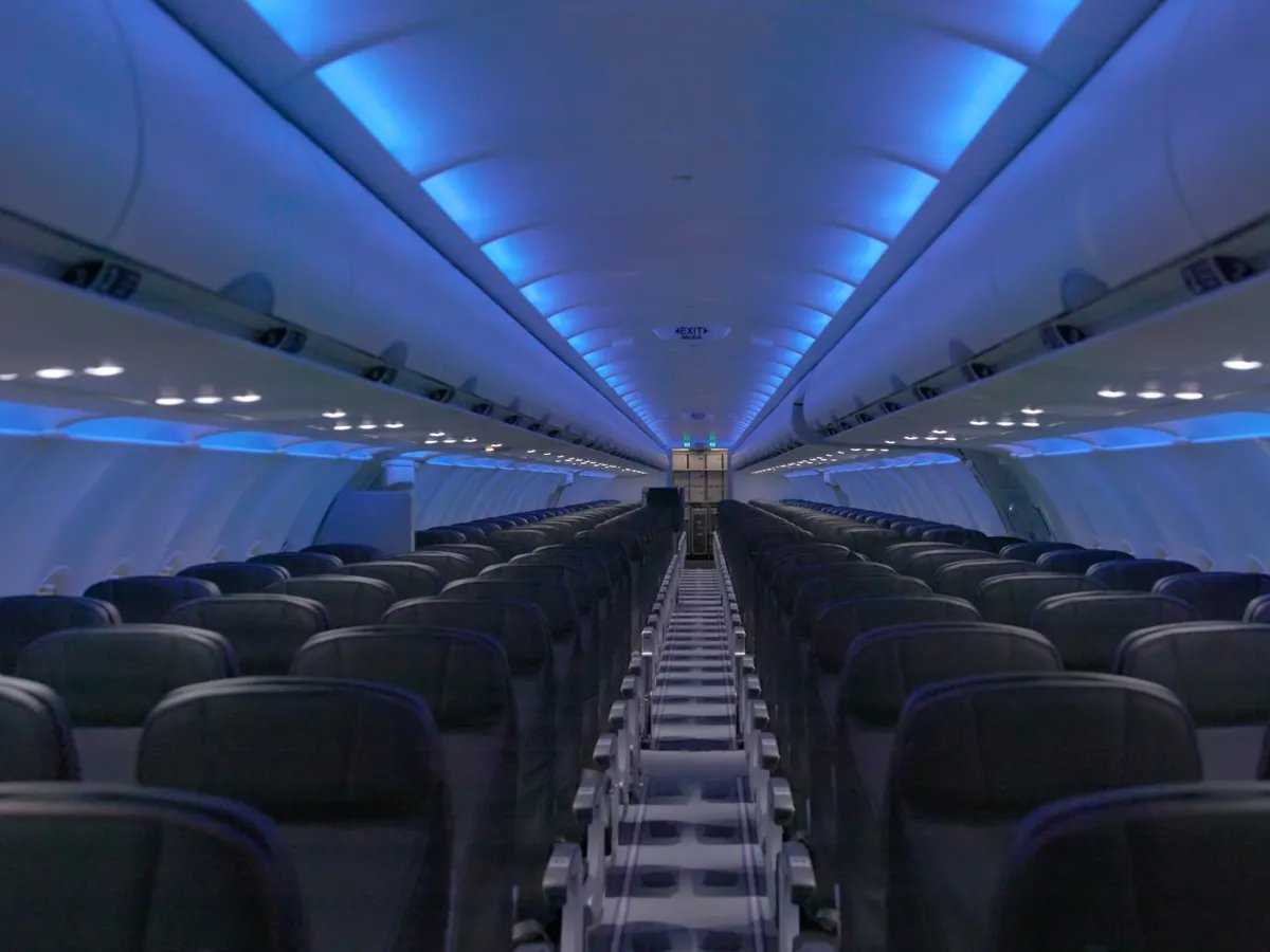 DivyKaravdiya's tweet photo. Have you ever questioned why the interior lights turned down during takeoff and landing?
#AvGeek #LightsOut #Airplane #Pilot #dimlights #takeoff #Landing #Aircraft https://t.co/nwt7xESupK