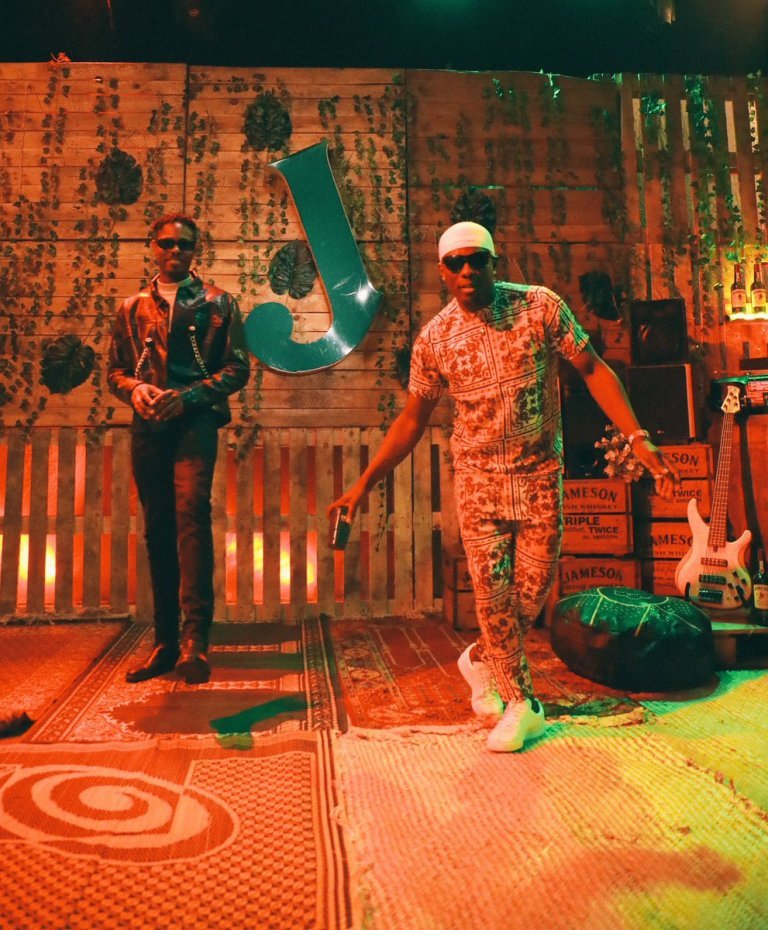 TheBeat97ABJ's tweet photo. #MiddayShowAbj w. @Thrillnonstop
#Np "Champagne Already" @LadiPoe & @iam_TerryApala
#HopHopWednesday #Midweek Listen Live: https://t.co/waPgYBRrvQ https://t.co/WiMrdtNBG6