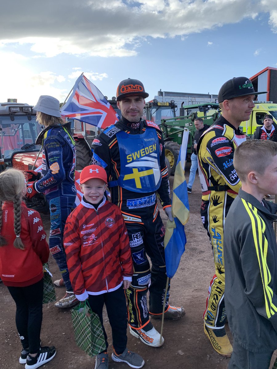 markdavidson18's tweet photo. @ianbrannan just listened to the podcast, one wee guy did have £1 on Kim Nilsson, my son was his mascot and asked me to put £1 on him 😂 https://t.co/BWcy94xh8d