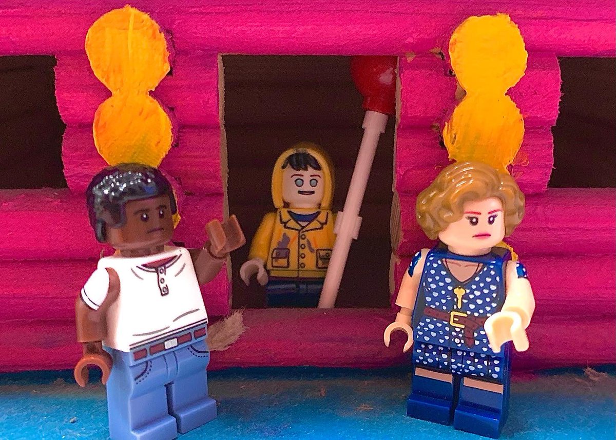 MrLegoFinesse's tweet photo. “Georgie? That you?”
#it #it2 #lego #legoit #pennywise #pennywisetheclown #georgie #mikehanlon #beverlymarsh #balloons #hellogeorgie #horrormovies #horror #clowns https://t.co/amDUR2Tohf