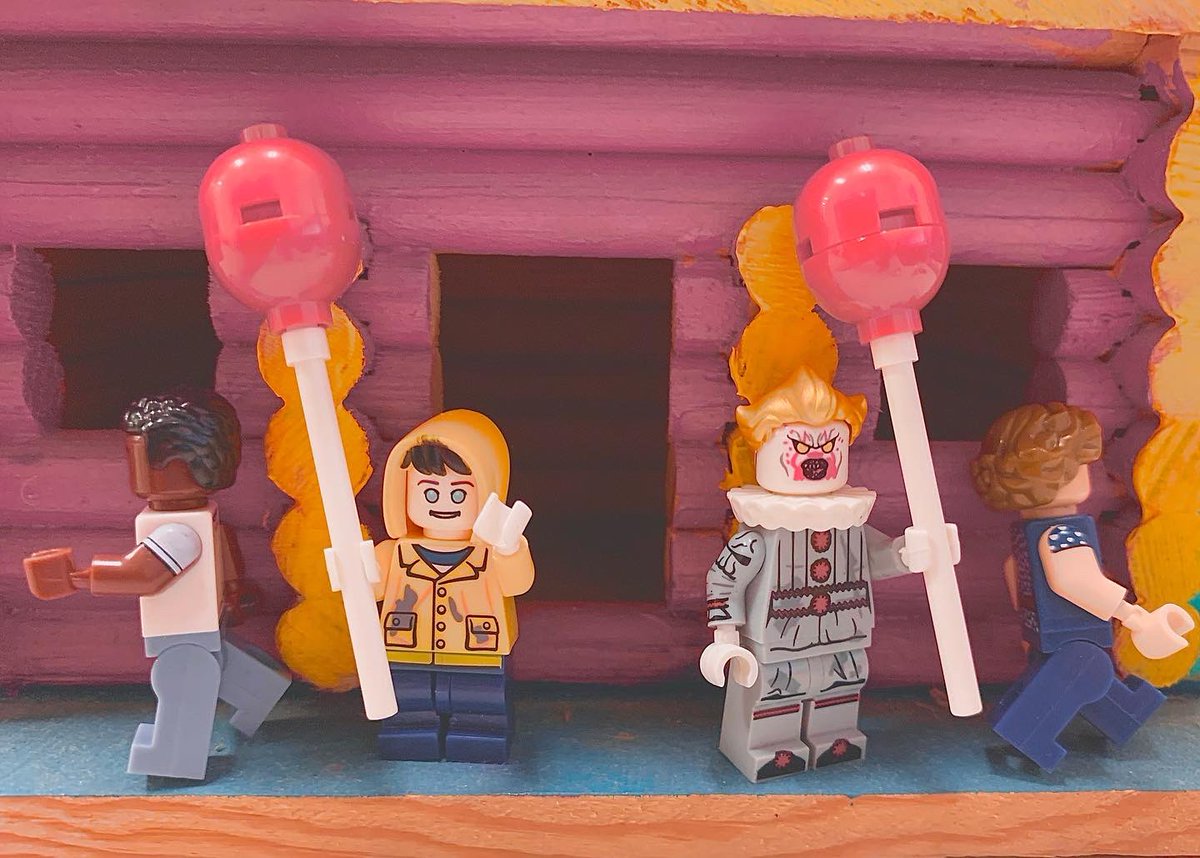MrLegoFinesse's tweet photo. “Georgie? That you?”
#it #it2 #lego #legoit #pennywise #pennywisetheclown #georgie #mikehanlon #beverlymarsh #balloons #hellogeorgie #horrormovies #horror #clowns https://t.co/amDUR2Tohf