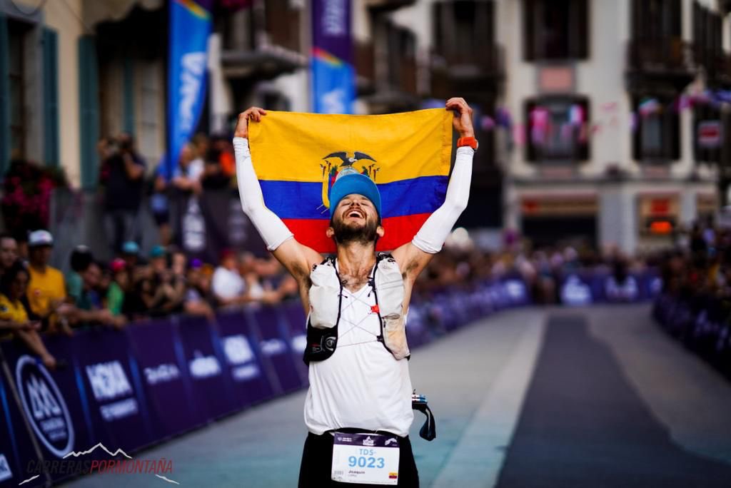 yamilsimont's tweet photo. Este man…el monstruo del TRAIL, deja en lo más alto al Ecuador llegando 2do en el @UTMBMontBlanc la carrera más importante de trail Running del mundo. Gracias a él este hermoso deporte seguirá creciendo con más locura en el país. Grande Joaquín Lopez @JoaquinLopezItu https://t.co/UJjrJnALa3