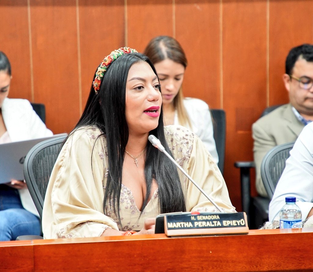 marthaperaltae's tweet image. Nos vamos a sesionar a La Guajira.

Fue aprobada mi propósicion para que Senadores sesionemos en La Guajira y hacer seguimiento a la sentencia que exige salud y agua potable. Escucharemos a la comunidad. 

Llegó la hora que Colombia entera mire al extremo norte del país.