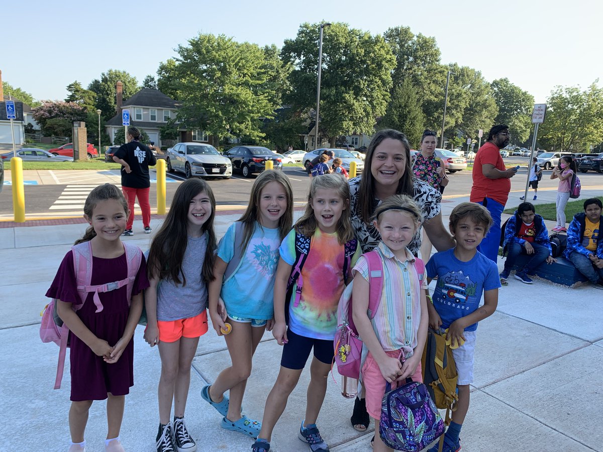 oakhilles's tweet photo. Day 3 of welcoming our kiddos back to school at Oak Hill ES! Great to see all the smiling faces! #foundationsforsuccess @FCPSR5 https://t.co/RCErHv13dn