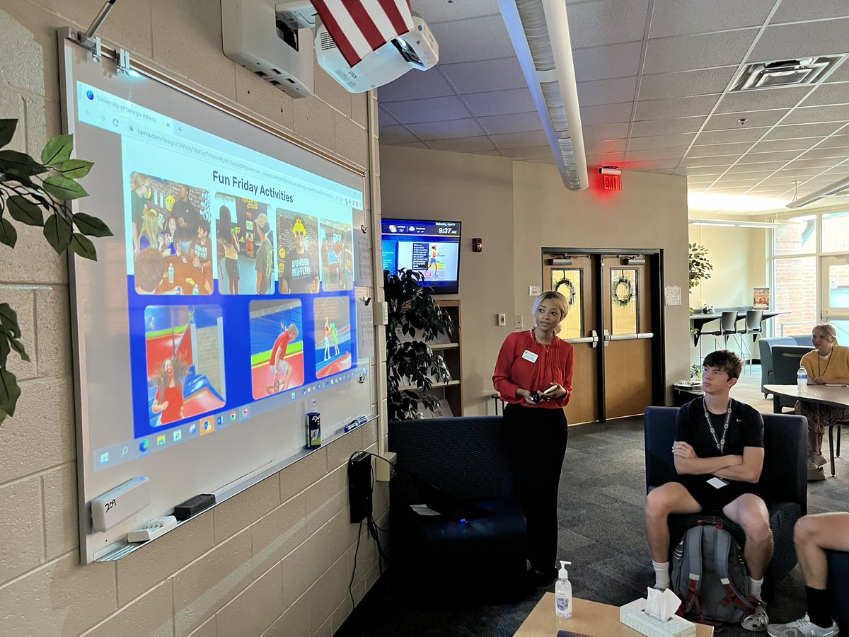 IvesterEarlyCollegeHallCo tweet media