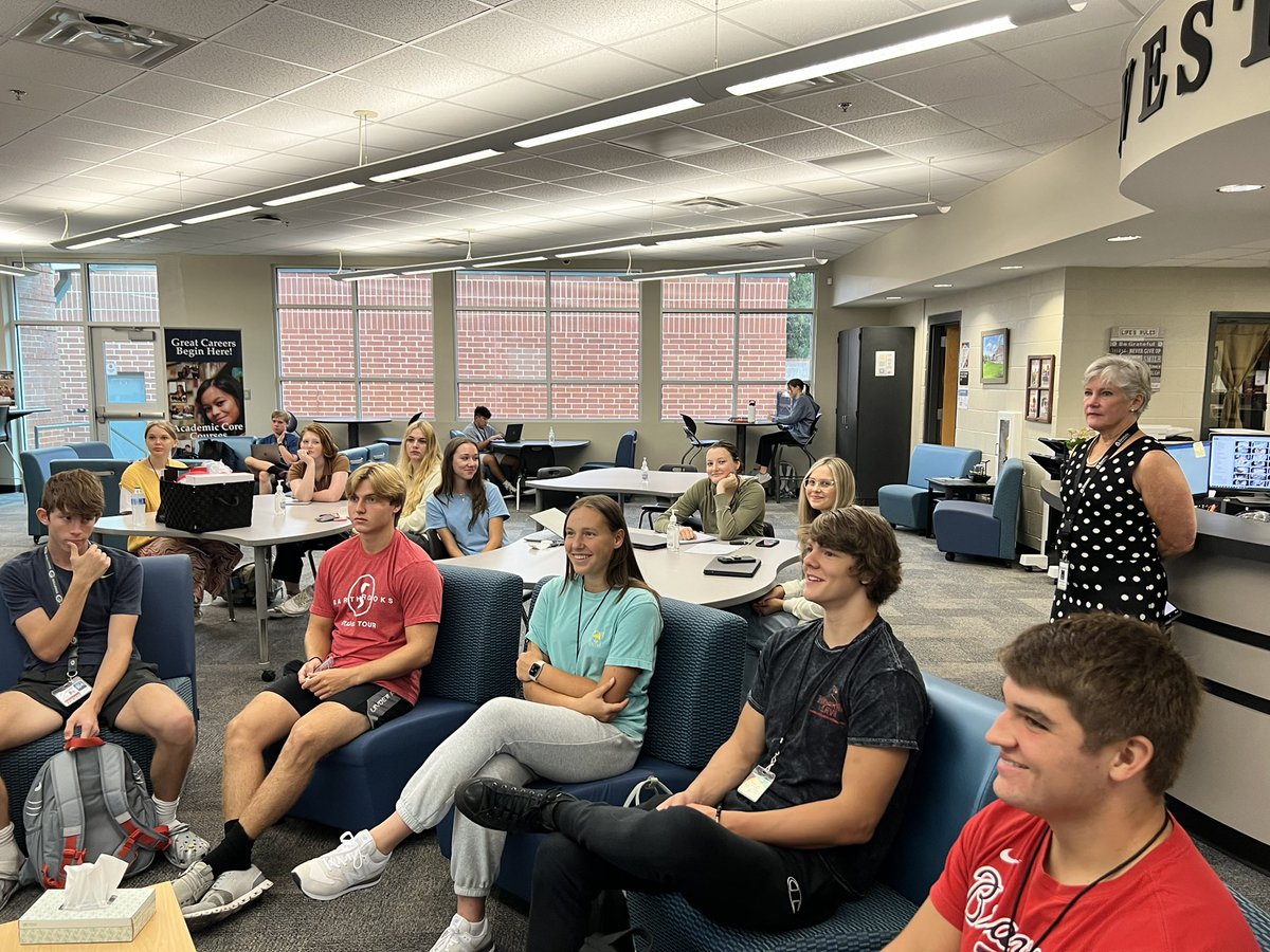 IvesterEarlyCollegeHallCo tweet media