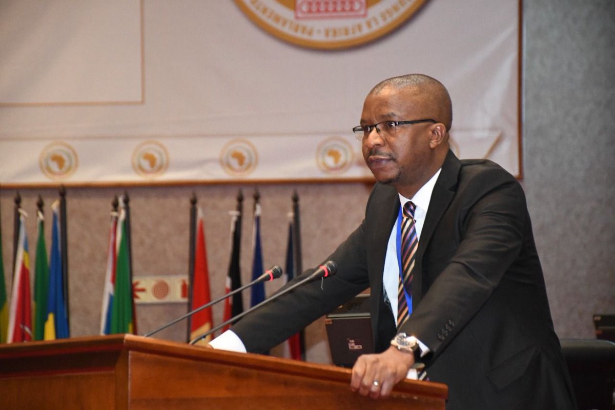 AfrikParliament's tweet photo. Brian Mureverwi, Chief Technical Advisor of the @_AfricanUnion Commission Department of Economic Development, Trade, Industry & Mining presents to MPs on realising Africa’s integration, socio-economic growth & development while highlighting the role of the PAP. #PAPCommittees https://t.co/SCJtijR082