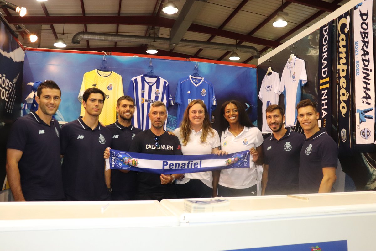 FCPorto's tweet photo. 🔵⚪ Os nossos atletas foram visitar a Casa do FC Porto de Penafiel presente na Agrival

🤾‍♂️ Mitrevski e André Sousa
🏐 Renatinha e Kyra Holt
🏀 Miguel Maria
🏑 Rafa e Diogo Barata

#FCPortoSports https://t.co/oOM6Ni1wdl