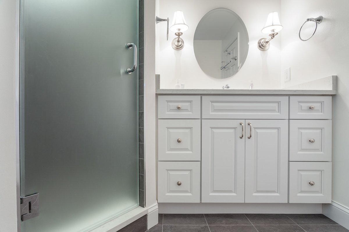 SolidRemodeling's tweet image. Bathroom Remodeling in Alexandria, VA

#bathroomflooring #bathroomsconce #bathtubfaucet #cornerbathtub #doorknobsandhandles #enclosedshower #framelessshowerdoor #kohlerfixtures #marblecountertop #stainlesssteelfixtures #vintagebathroomsconces #whitevanity #whitecabinet #Virginia