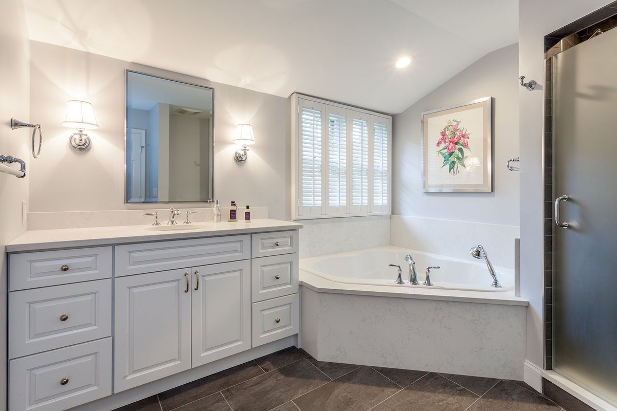 SolidRemodeling's tweet image. Bathroom Remodeling in Alexandria, VA

#bathroomflooring #bathroomsconce #bathtubfaucet #cornerbathtub #doorknobsandhandles #enclosedshower #framelessshowerdoor #kohlerfixtures #marblecountertop #stainlesssteelfixtures #vintagebathroomsconces #whitevanity #whitecabinet #Virginia