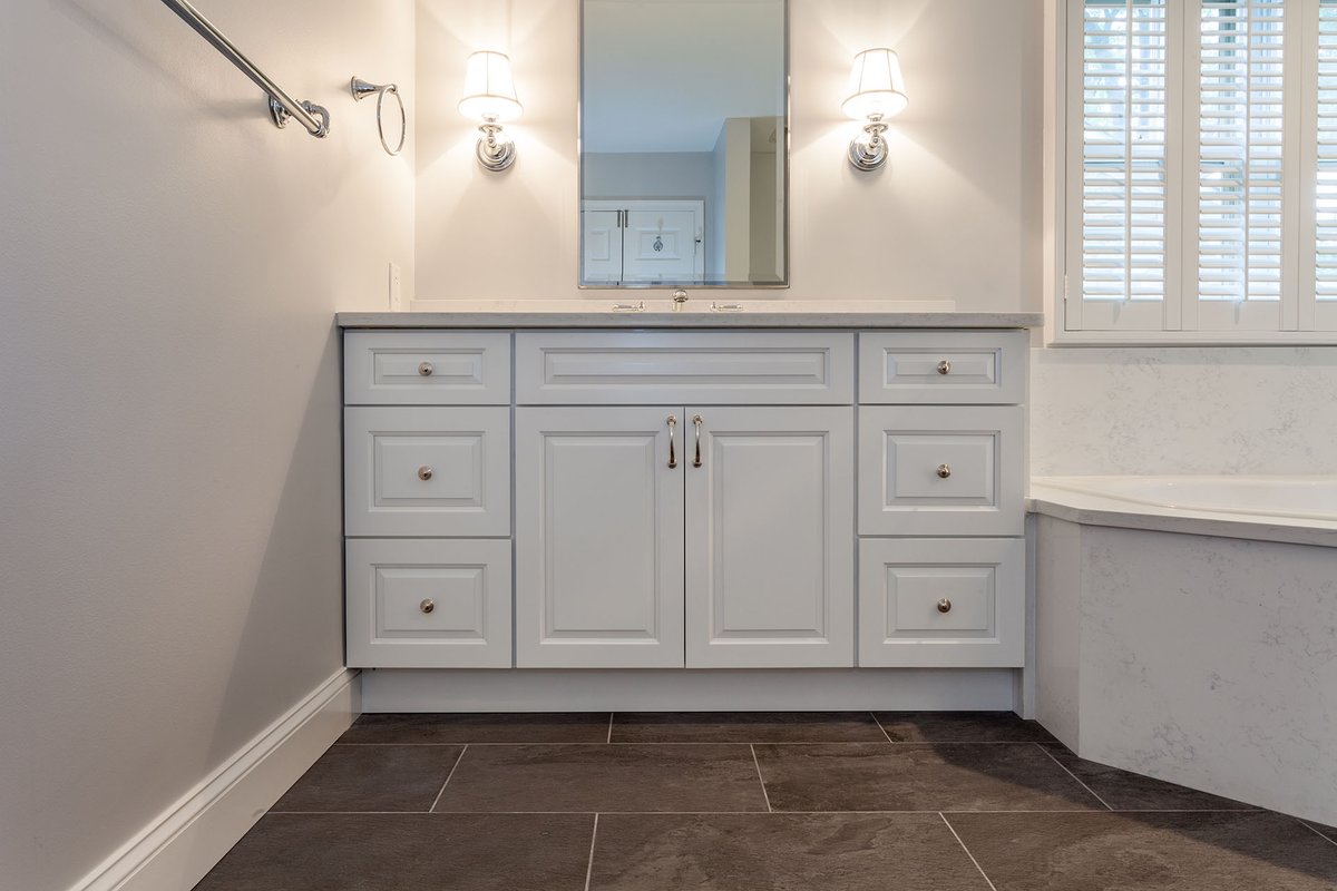 SolidRemodeling's tweet image. Bathroom Remodeling in Alexandria, VA

#bathroomflooring #bathroomsconce #bathtubfaucet #cornerbathtub #doorknobsandhandles #enclosedshower #framelessshowerdoor #kohlerfixtures #marblecountertop #stainlesssteelfixtures #vintagebathroomsconces #whitevanity #whitecabinet #Virginia