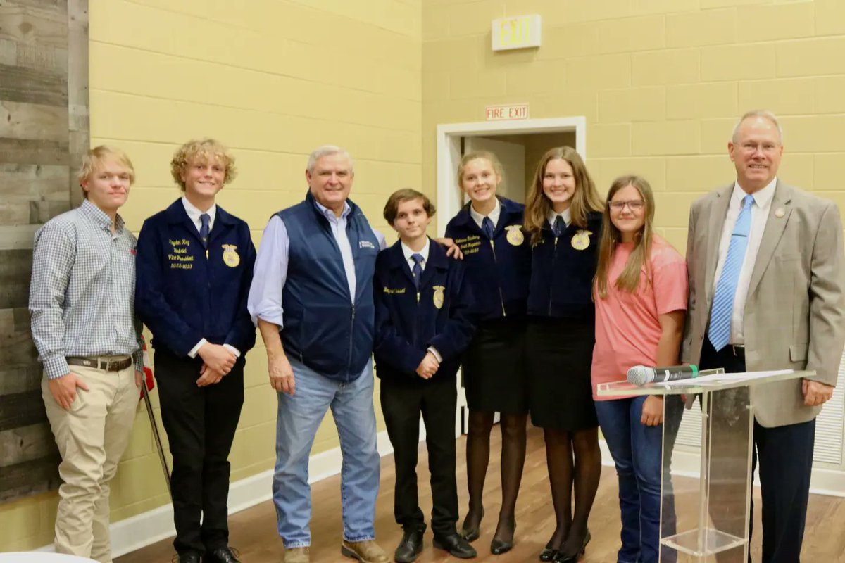 _jkwilliams_'s tweet photo. Several of our chapter FFA officers attended the Tallapoosa County Farmers Federation meeting last night and had the opportunity to meet Representative Ed Oliver, Senate candidate Jay Hovey and Ag Commissioner Rick Pate. https://t.co/OCnv7foa4V
