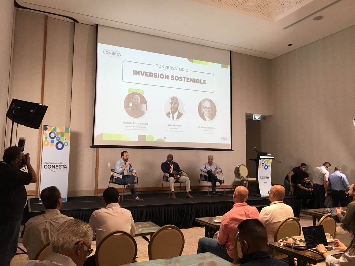 DesEconomicoBAQ's tweet photo. 🔴 #AEstaHora el secretario @RPlataSarabia modera en el panel ‘Inversión Sostenible’, de ‘Probarranquilla te Conecta’, junto a directivos de Amptricity y @monomerossa, para conversar sobre cómo Barranquilla está liderando la transición energética en 🇨🇴. #PBTeConecta https://t.co/L5Uo4s4HoB