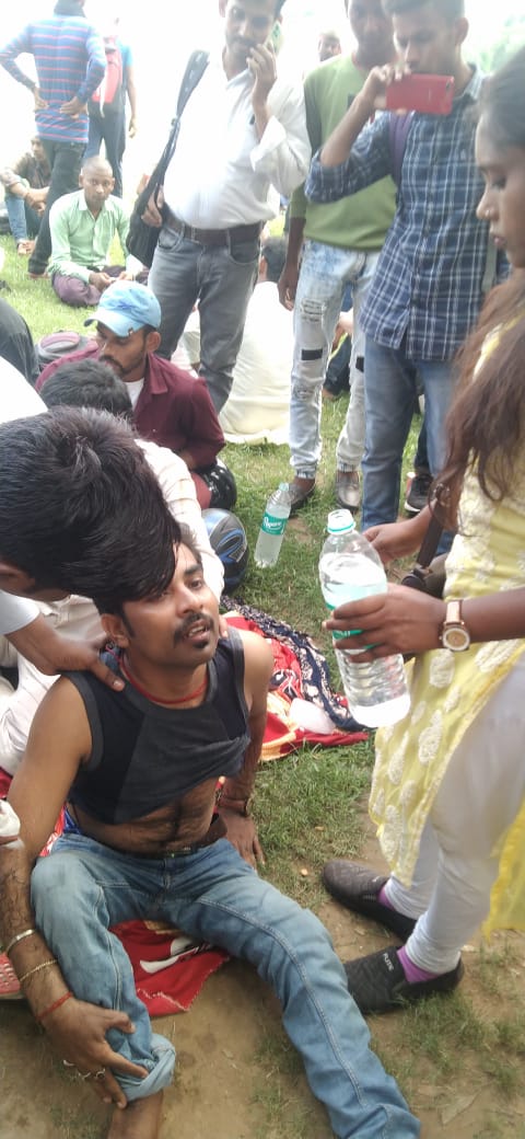 YadavSudhirkr's tweet photo. नेता भोज पे…!
जनता रोड पे…! 

#CTETProtest

@NitishKumar @yadavtejashwi @ProfShekharRJD @Sandeep_Saurav_ @ChitranjanGaga1 @AISA_Bihar @INCBihar https://t.co/x53e88w466