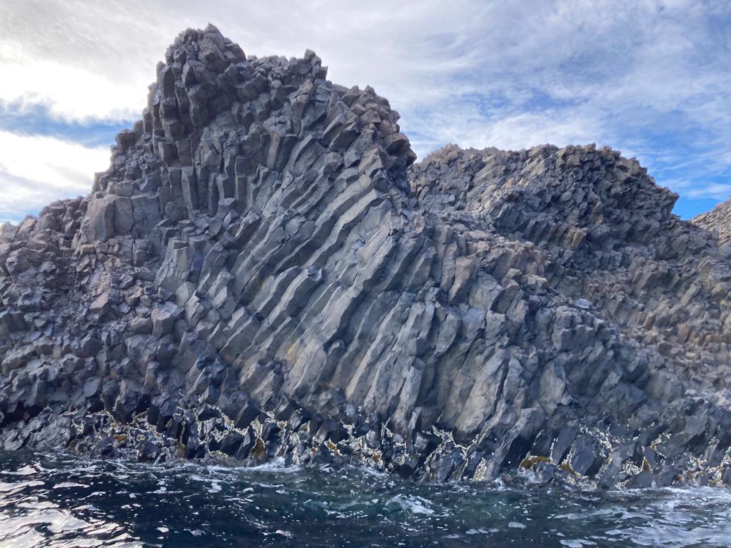 Dstunifi's tweet photo. Basalti colonnari dell’Isola di Disko (Groenlandia). Tra le varie meraviglie geologiche dell’isola, ritroviamo delle occorrenza a ferro nativo di origine terrestre, rarissime a livello mondiale
#DST #unifi #basalts #greenland #geology #minerals #oredeposits #science #trip https://t.co/bdYZ2IFJwT