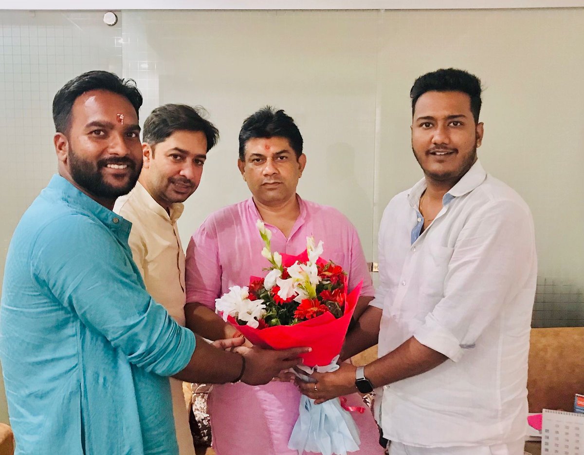 shubham_simalti's tweet photo. बड़े भाई आदित्य चौहान जी को भाजपा प्रदेश मंत्री व युवा मोर्चा के नवीन प्रदेश अध्यक्ष भाई शशांक रावत जी को बधाई व शुभकामनाएं देते हुए, मैं ईश्वर से कामना करता हूं, कि आप संगठन के द्वारा दी गई जिम्मेदारी का सफलतापूर्वक निर्वहन करेंगे। https://t.co/L3wnj4z3qG
