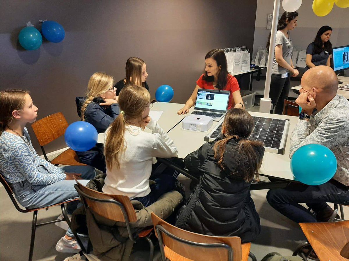 SCENT31190797's tweet photo. The day when we had a chance to talk to girls about our profession as electrical engineers. Arguably, females represent the minority in STEM fields, and I personally can tell that it can be a deal breaker when making a choice about one’s future as a school graduate. https://t.co/YPSAWAiWGM