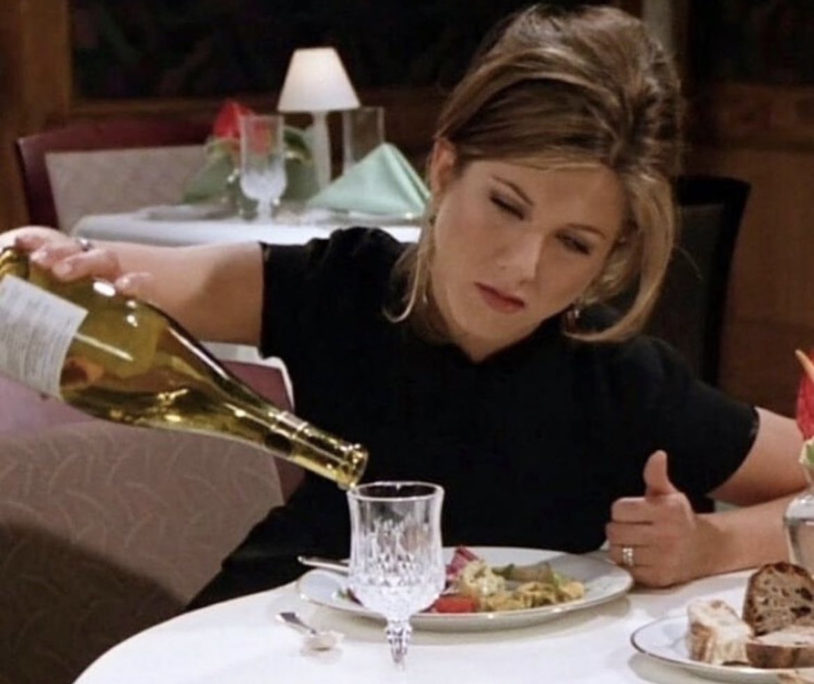 aniistonn's tweet photo. so we’re all rachel green https://t.co/3TiD89CixR