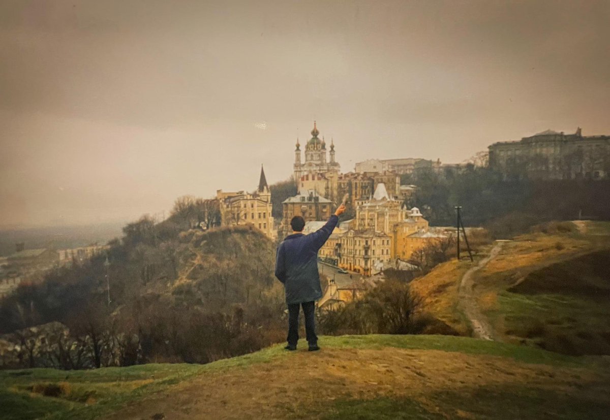 according2mcgee's tweet photo. Happy Ukrainian Independence Day! Gallery director Greg McGee recalls a year in Kyiv. 

https://t.co/qswnWv9Mjz 

#Ukraine #kyiv #obolonbeer https://t.co/SqdFt4JWQs