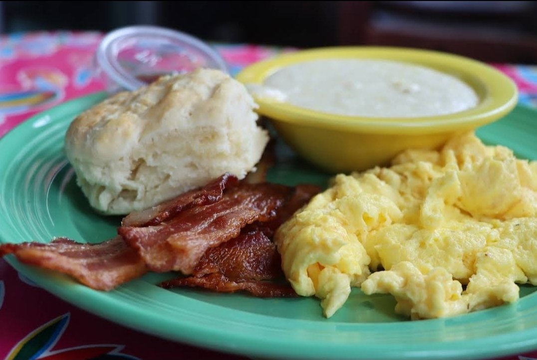 Is it just me or this breakfast meal taste really eggs-cellent! 😋🍳🥓

#atlantaeats #brunchallday #atlantabrunch #breakfastsandwiches #brunchtime