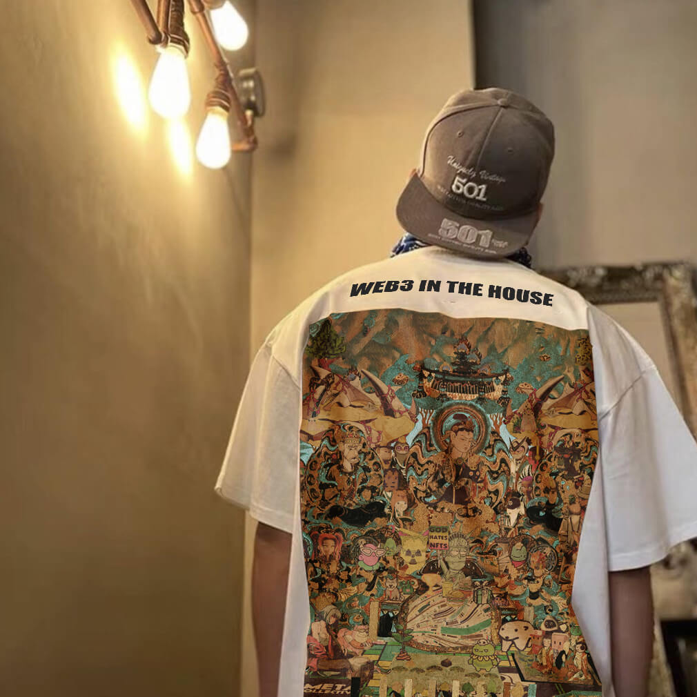 Dunhuang_nft's tweet photo. 官方首次授权文化出海的、智能合约支持退款的、Mint前就干完路线图的 神奇项目方——Dunhuang🐫
T恤 量产啦 !!!👕
✨Web3时代弄潮儿人上人的身份标识✨
🔍图中隐藏的NFT项目，你能找到几个？🔍
⏳72h
全答对的冠军🎁：WL + 500U
RT+Like🎁：抽送WLx30
(进敦煌社区,抽奖送T恤→https://t.co/XZvIHfXQkc) https://t.co/cgUfzKHsli