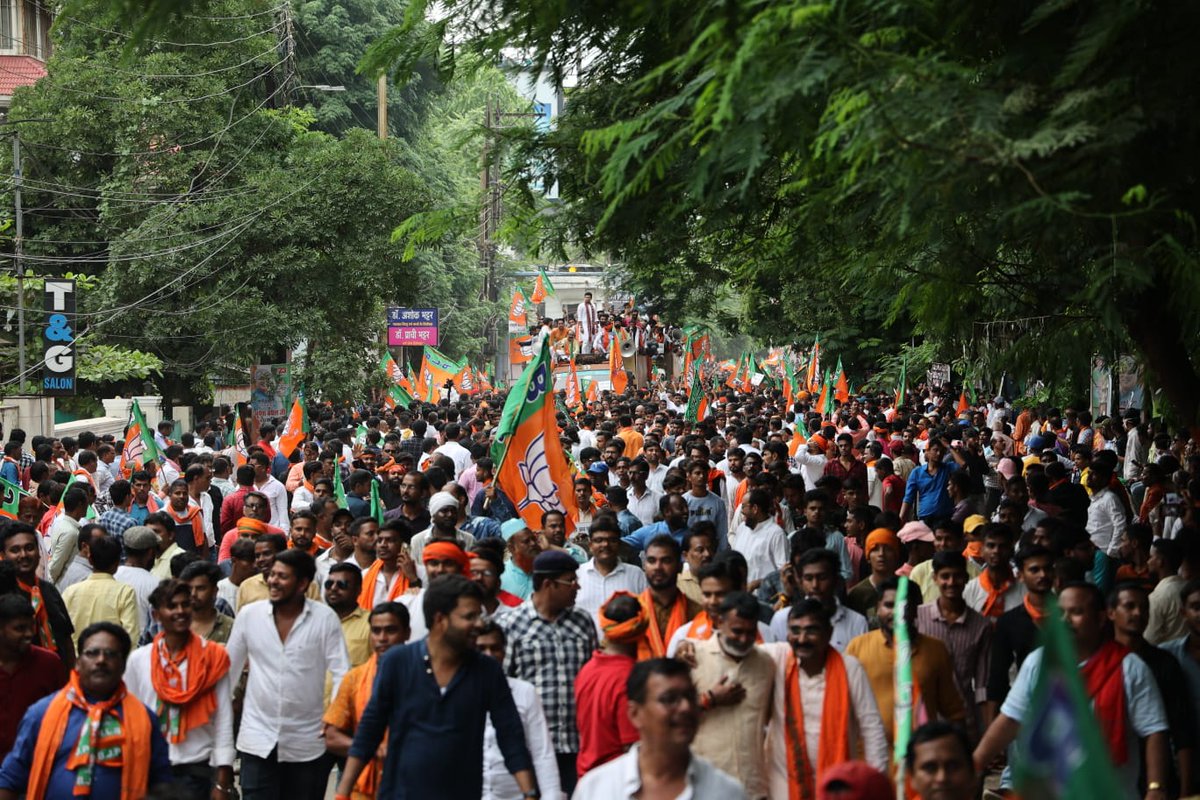 Tejasvi_Surya's tweet photo. CM Bhupesh Baghel went on roads to protect Rahul Gandhi &amp; Sonia Gandhi in corruption cases,

While @BJYM took to the streets today to demand employment opportunities &amp; transparency in PSC appointments for our aspiring young.

This is the BIG difference. https://t.co/xN7nWWUwgo
