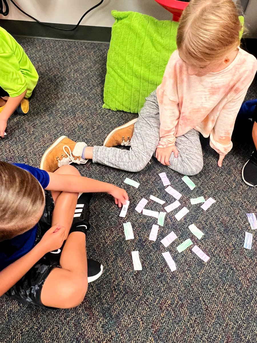DragonsInFirst's tweet photo. We were playing sight word memory this morning to practice our #snapwords from kindergarten. https://t.co/5ropv8eqW7