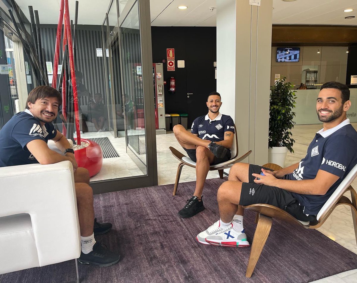 PalmaFutsal's tweet photo. Ya en Ferrol, ๐๐๐ฌ๐๐๐ง๐ฌ๐๐ง๐๐จ para el partido de esta tarde
#Pretemporada
#Tutambรฉjugues
#SOMPalma
#ADNPalmaFutsal
#EuroPalma
#GOPalma
#PalmaFutsal2023 https://t.co/Yd9fsg4LeN