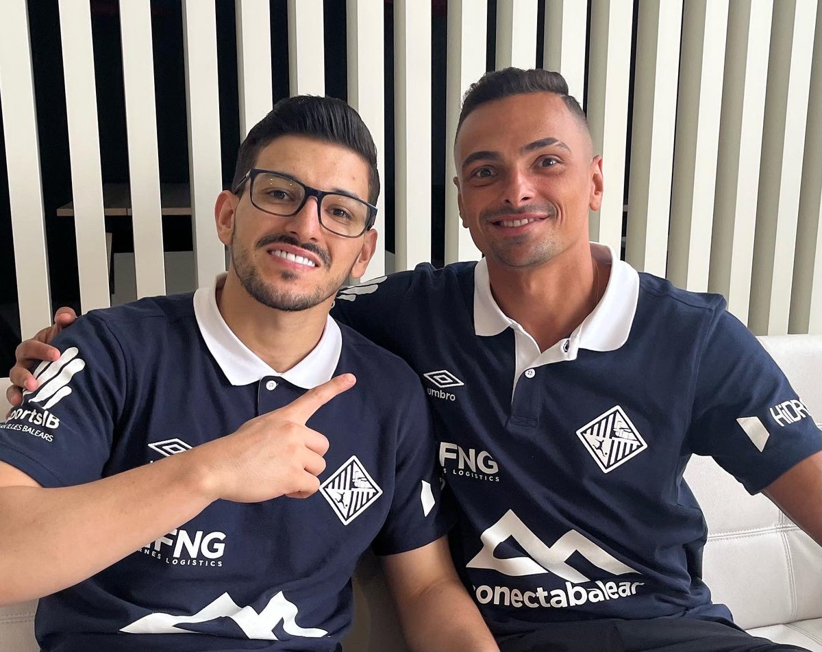 PalmaFutsal's tweet photo. Ya en Ferrol, ๐๐๐ฌ๐๐๐ง๐ฌ๐๐ง๐๐จ para el partido de esta tarde
#Pretemporada
#Tutambรฉjugues
#SOMPalma
#ADNPalmaFutsal
#EuroPalma
#GOPalma
#PalmaFutsal2023 https://t.co/Yd9fsg4LeN
