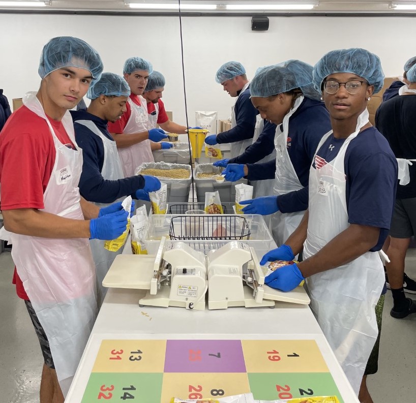 clcmnedu's tweet photo. Our #football team gave up a day of practice yesterday to serve our community. The team packed more than 20,000 meals in two hours with The Outreach Program.
πβ€οΈ
#raidersgiveback #CLCcares https://t.co/KAwHM5Q5Xj