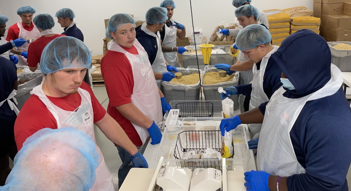 clcmnedu's tweet photo. Our #football team gave up a day of practice yesterday to serve our community. The team packed more than 20,000 meals in two hours with The Outreach Program.
πβ€οΈ
#raidersgiveback #CLCcares https://t.co/KAwHM5Q5Xj