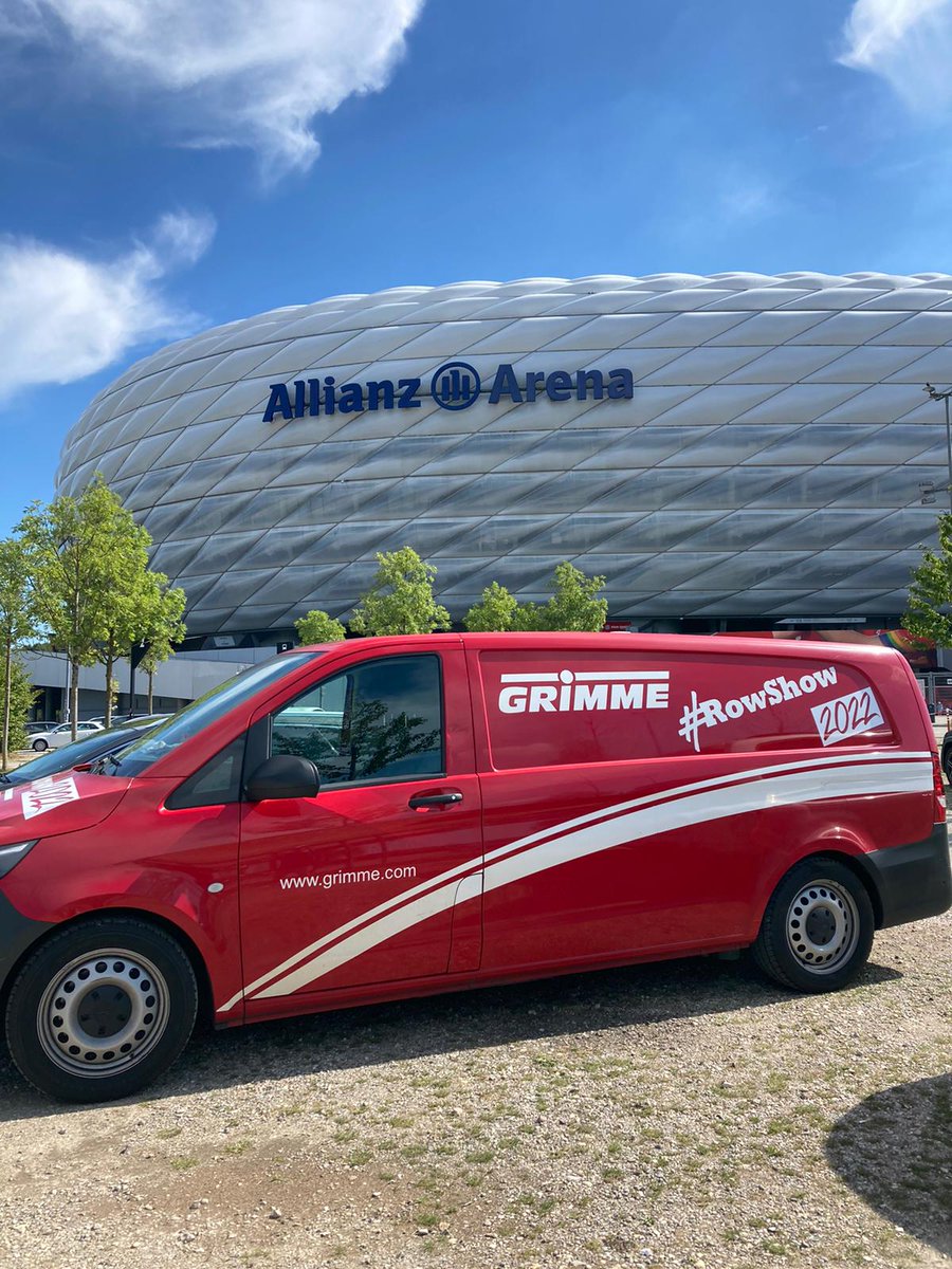 GRIMMEGroup's tweet photo. The #RowShow2022 must go on! Potato and onion harvest with the EVO 280 and WV 165 is in full swing - which means our RowShow mobile is also on the road. 🥔🧅 #potato #onions #evo280 #wv165 https://t.co/7UmUVKRyx6