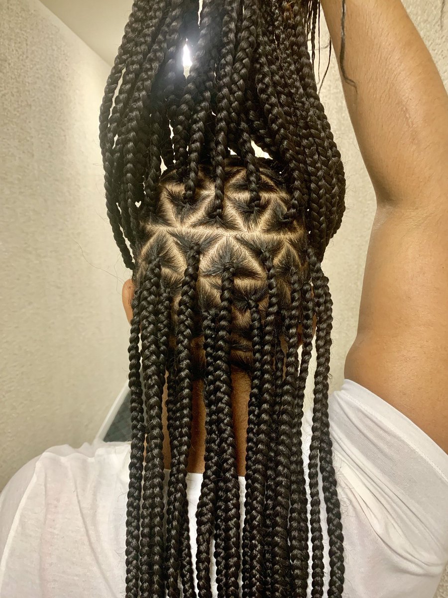 allthingsmariex's tweet photo. Have you tried triangle box braids?
It sure looks neat and beautiful.💕💕
How was your experience?
#braidstyles #hairstyles #hairgoals #trianglebraids https://t.co/UoYksGZKNg
